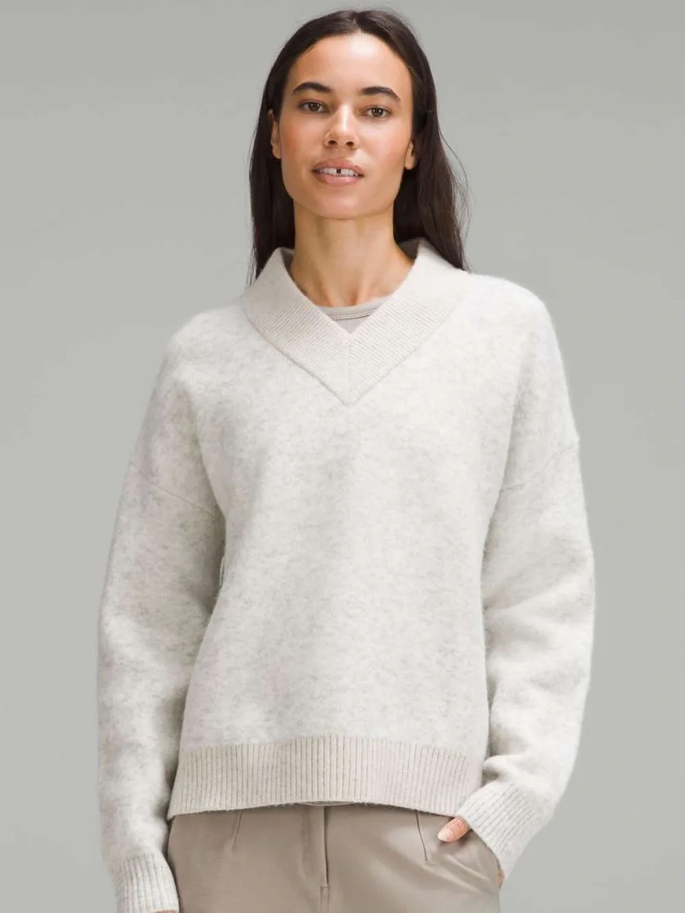 Lululemon Athletica Alpaca Wool-Blend V-Neck Sweater in Heathered Light Grey Med